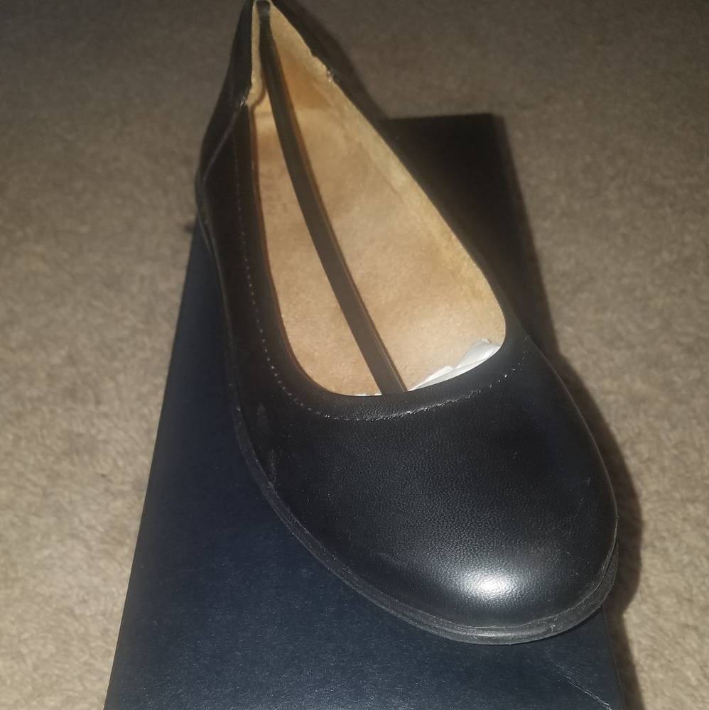 Brand New Women's Naturalizer Flats